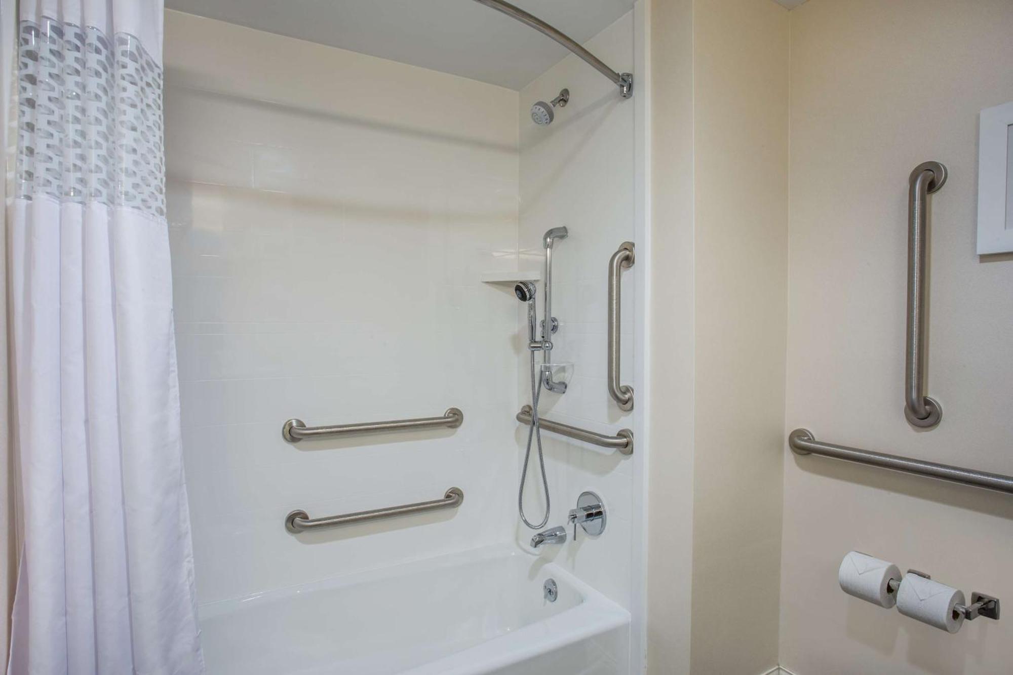 Hampton Inn & Suites Yonkers - Westchester Екстер'єр фото