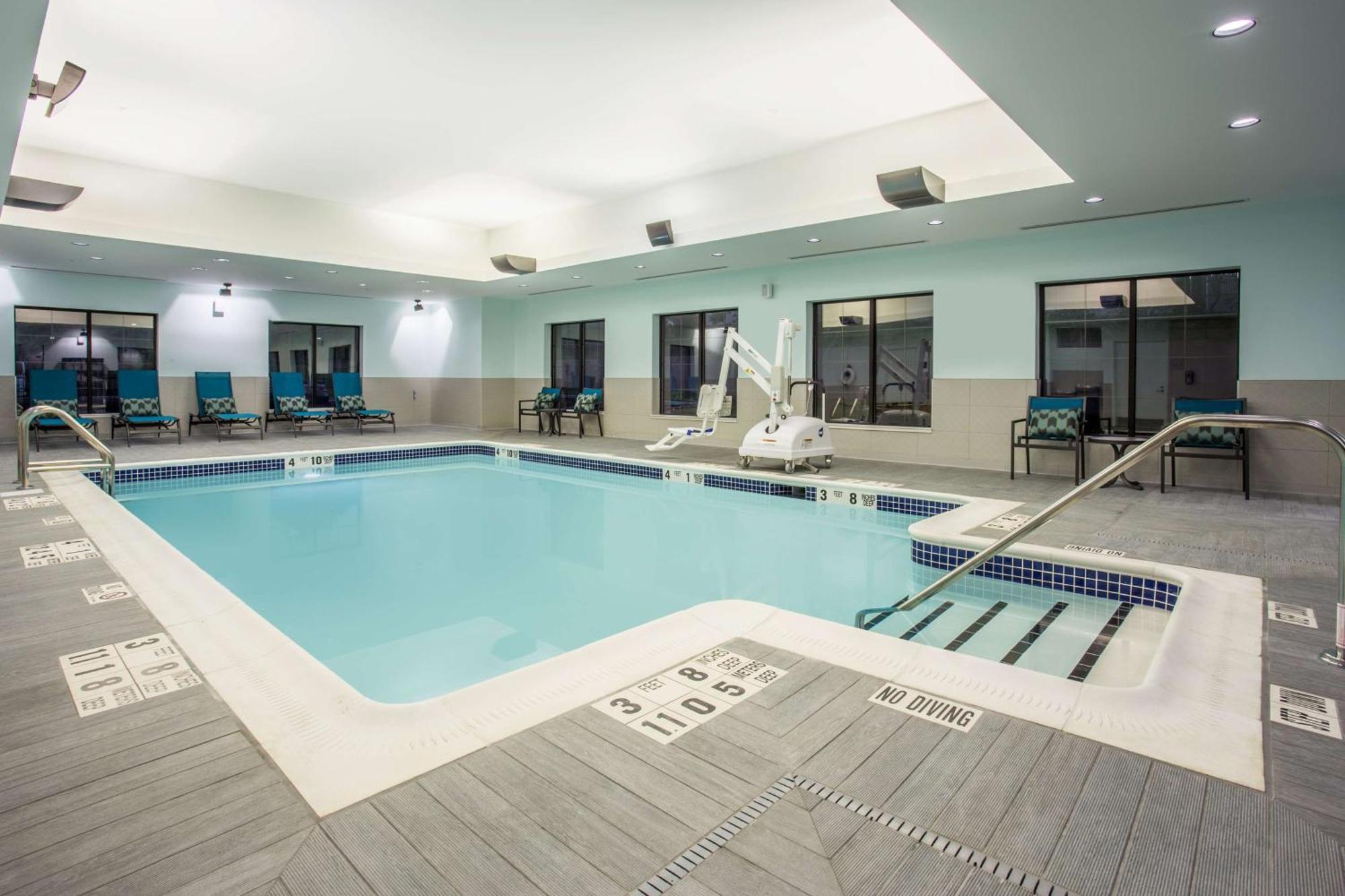 Hampton Inn & Suites Yonkers - Westchester Екстер'єр фото