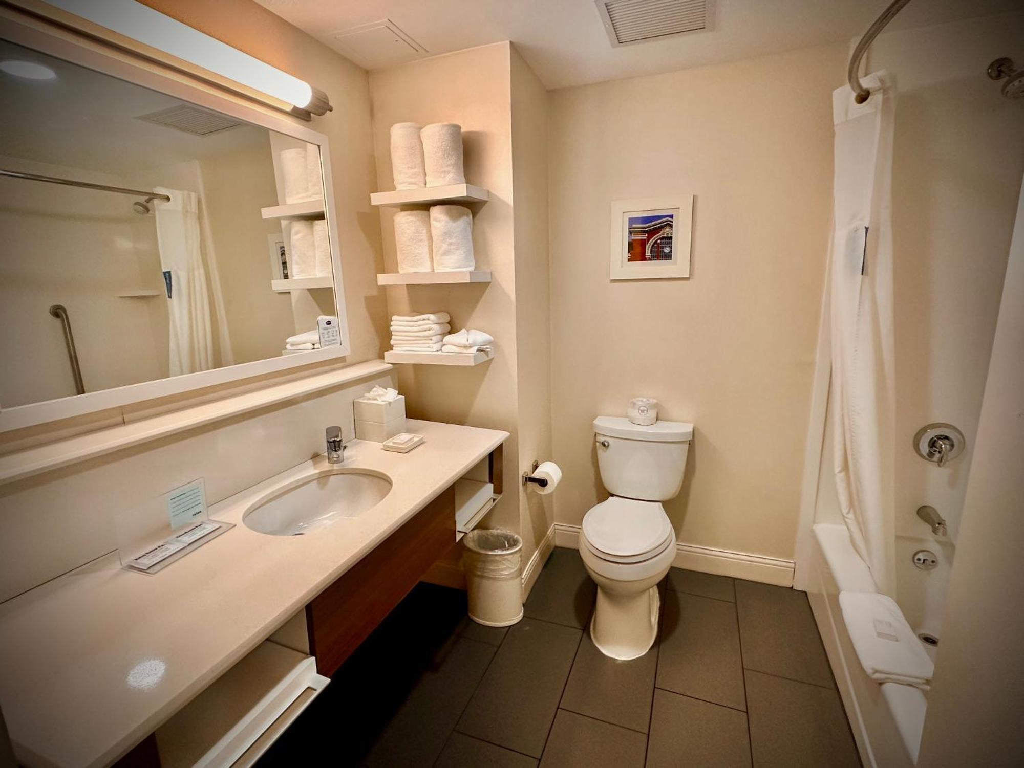 Hampton Inn & Suites Yonkers - Westchester Екстер'єр фото