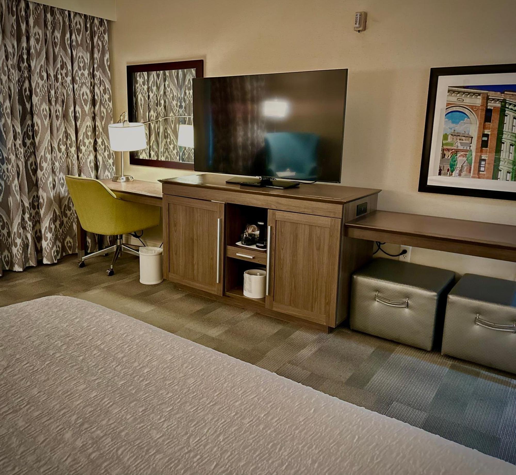 Hampton Inn & Suites Yonkers - Westchester Екстер'єр фото