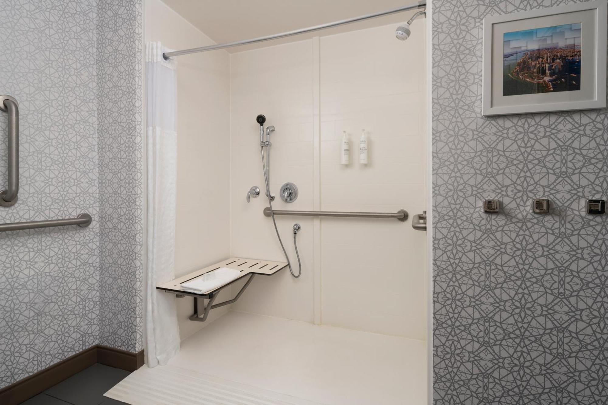 Hampton Inn & Suites Yonkers - Westchester Екстер'єр фото
